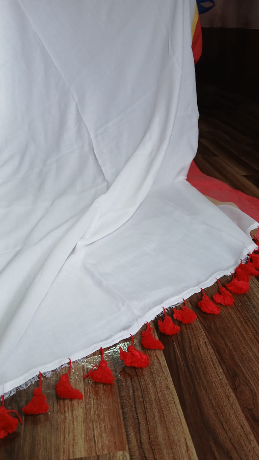 WHITE N RED GOLDEN STRIPE