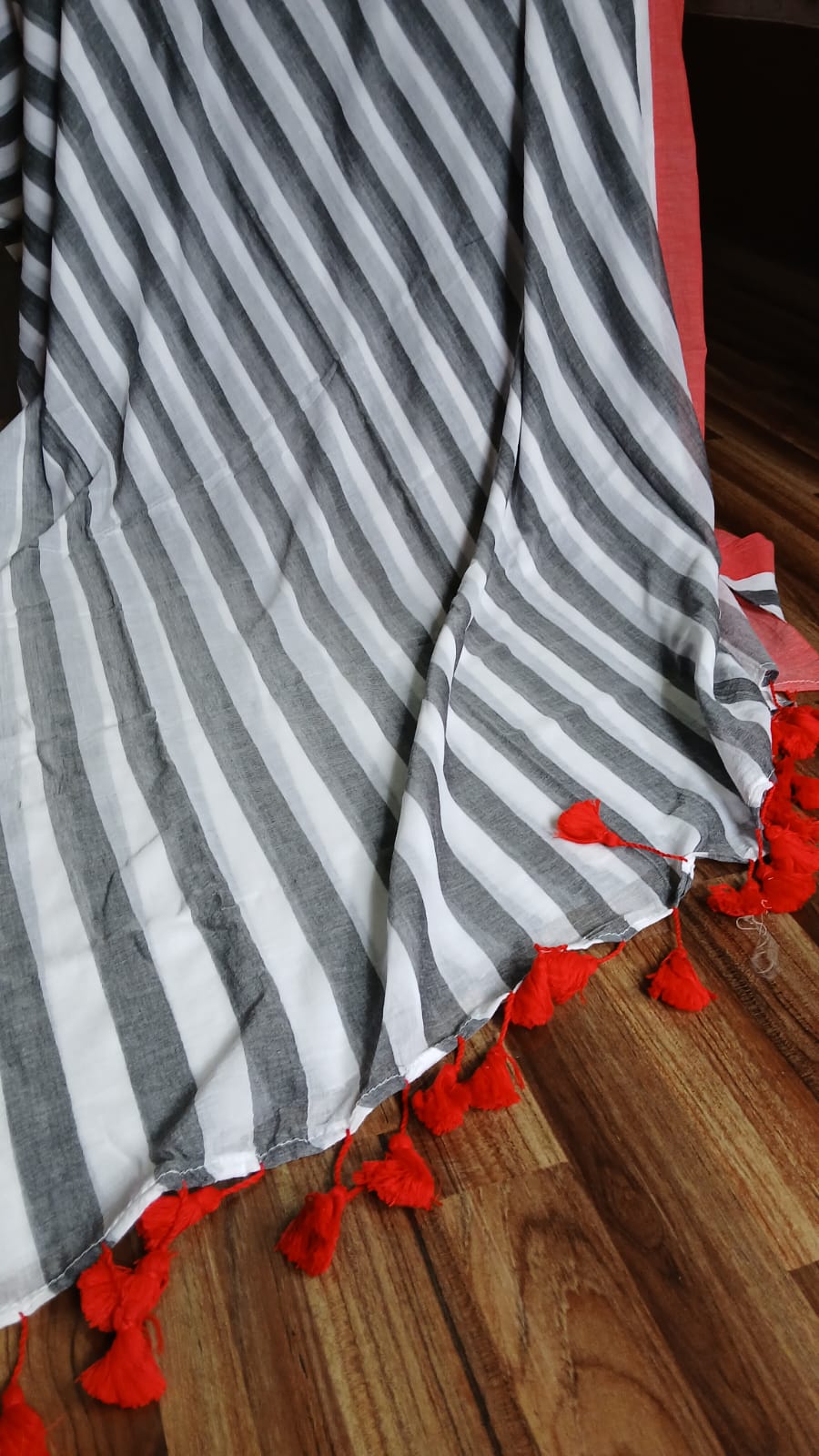 WHITE N BLACK STRIPE