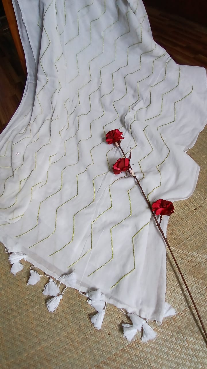 ZARI ZIGZAG EMBROIDERY WHITE SAREE