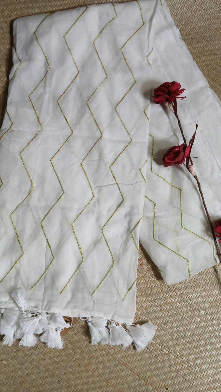 ZARI ZIGZAG EMBROIDERY WHITE SAREE