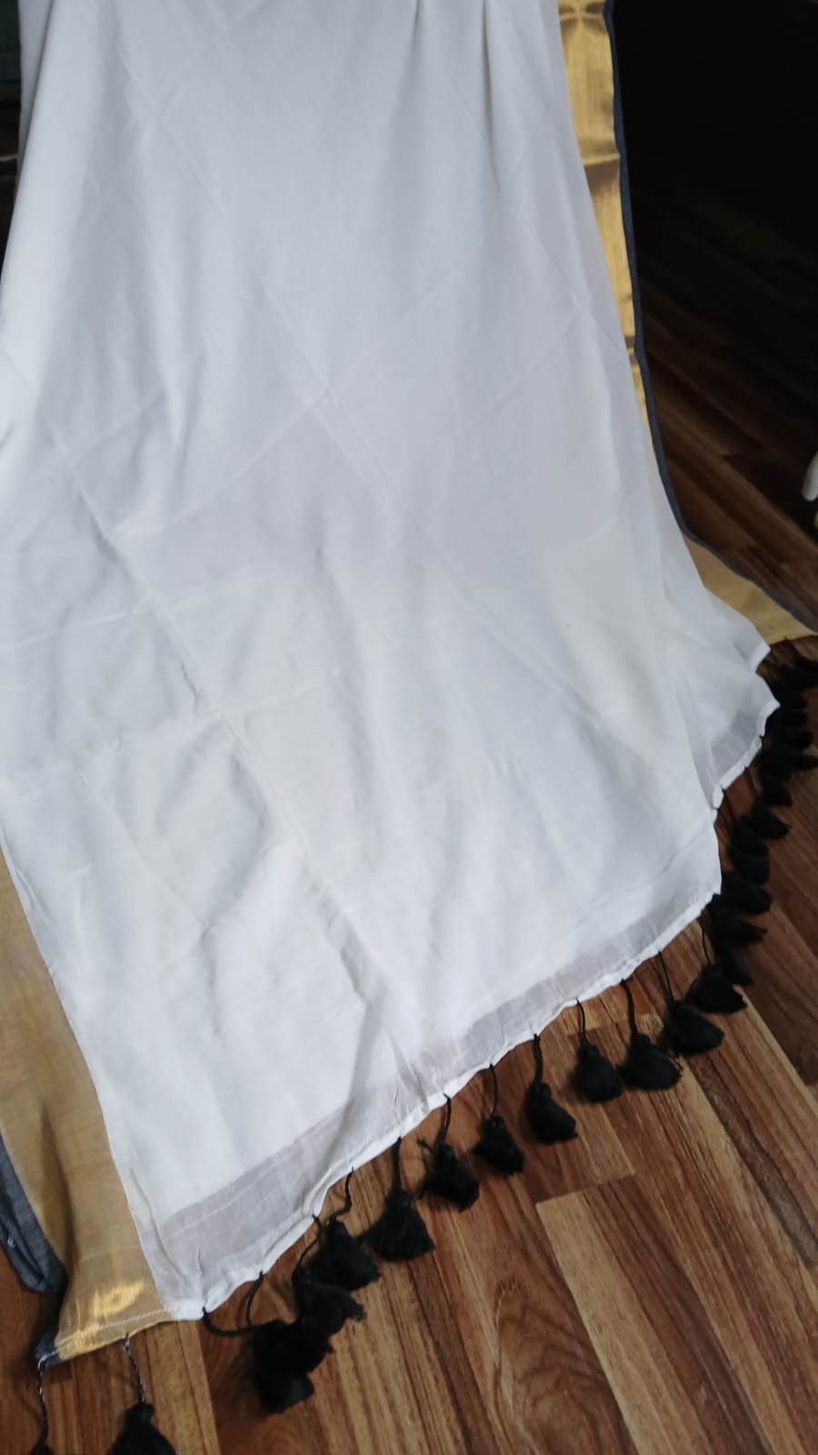 WHITE GOLDEN N BLACK ZARI BORDER