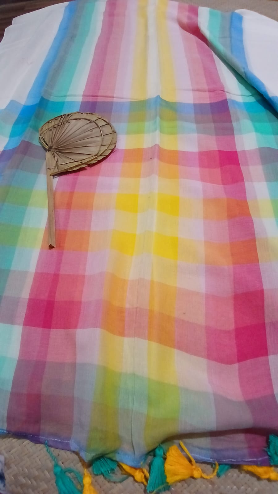 WHITE WITH MIDDLE STRIPE SAREE