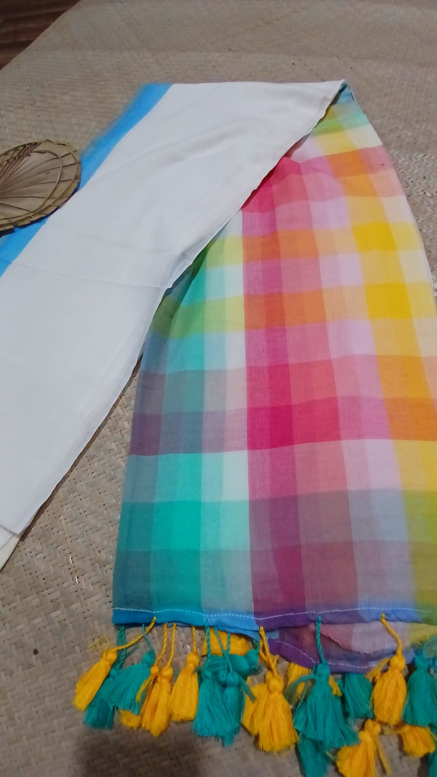 WHITE WITH MIDDLE STRIPE SAREE